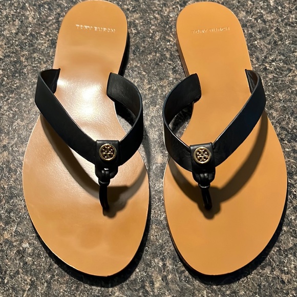 Tory Burch Shoes - 🔥NWT TORY BURCH LEATHER FLIP FLOP SANDALS💗
